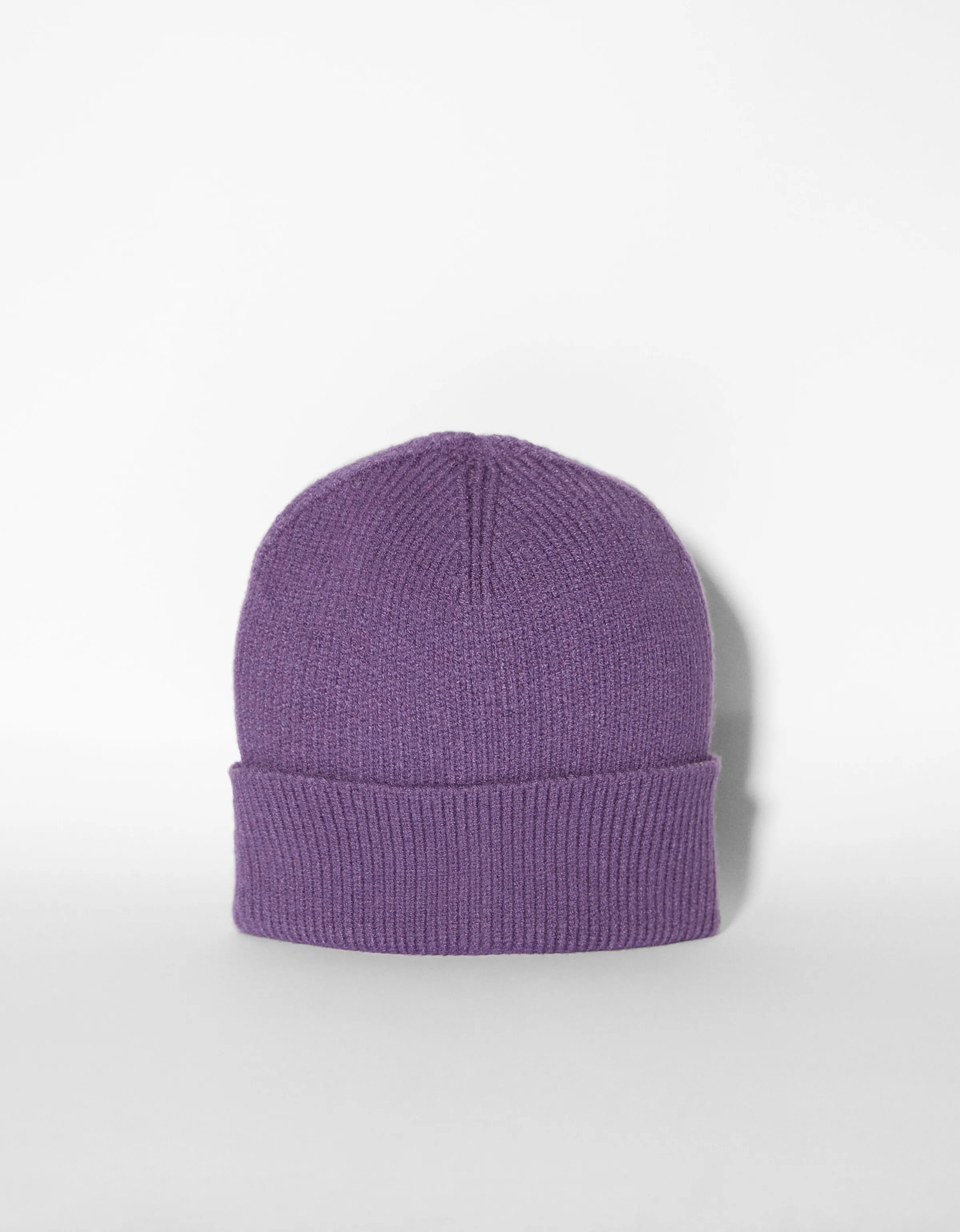 BERSHKA Beanie corto Morado Hot
