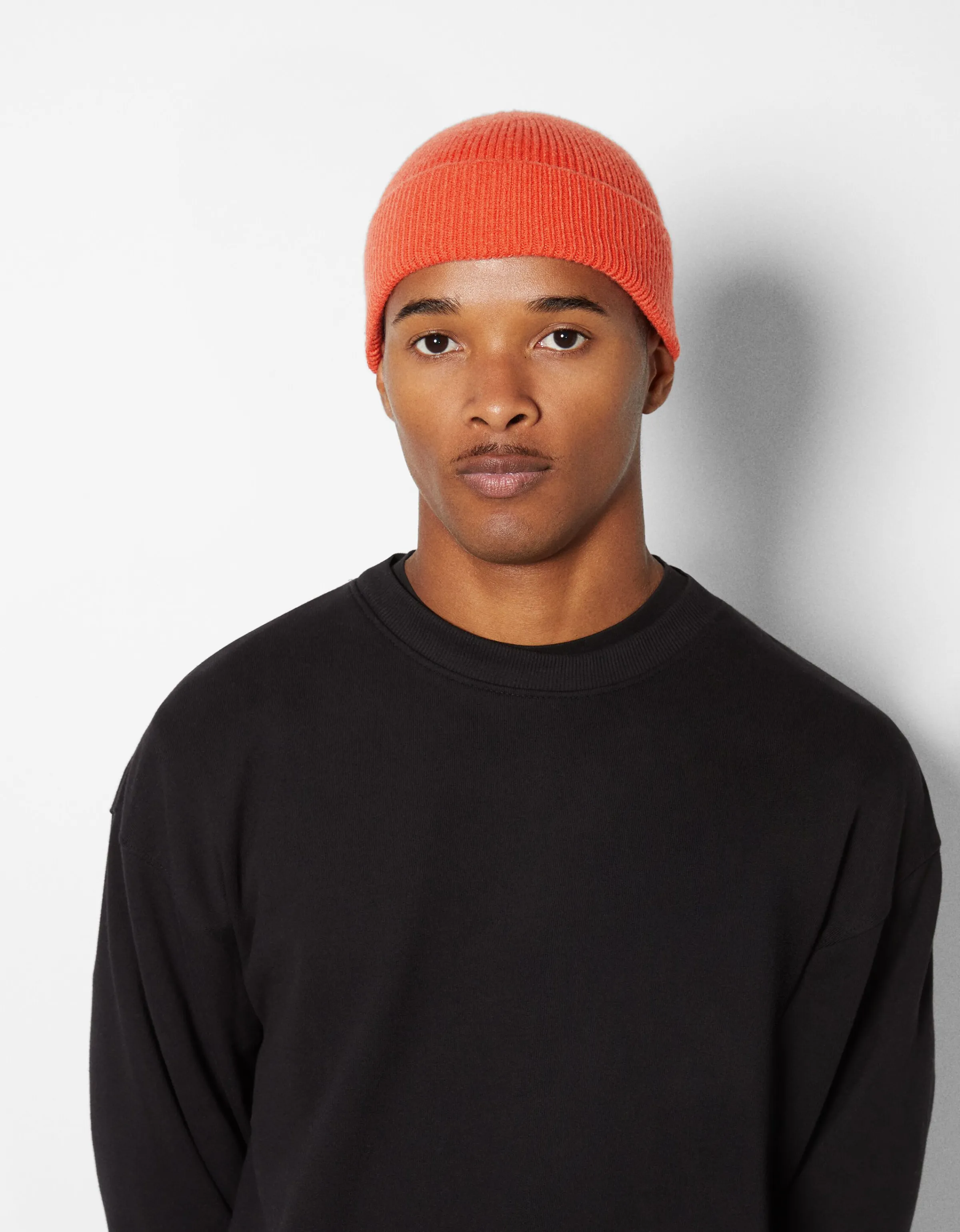 BERSHKA Beanie corto Naranja Flash Sale