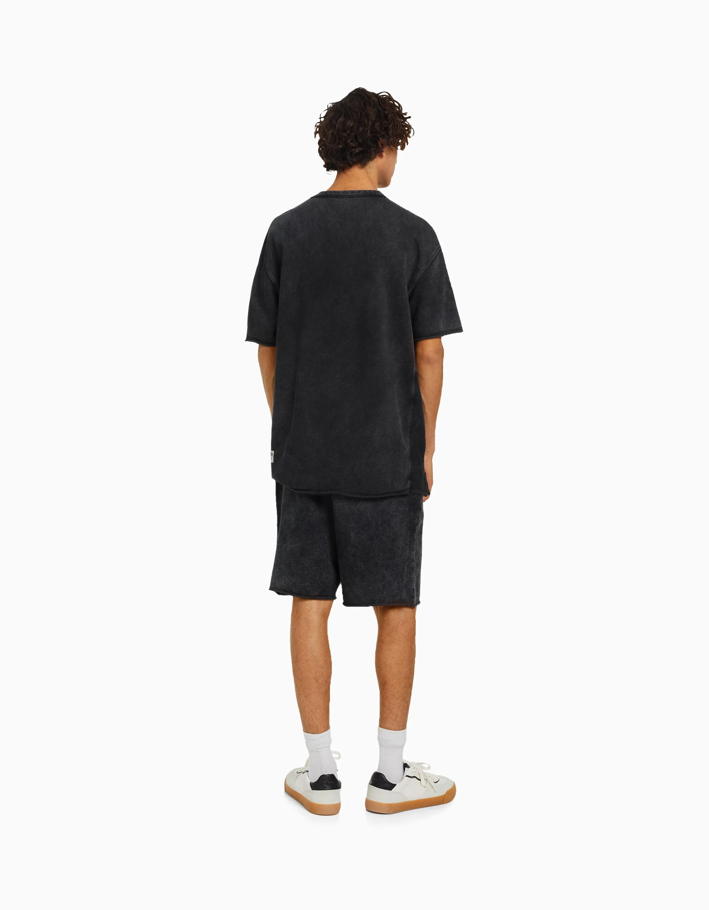 BERSHKA Bermuda felpa efecto lavado Blanco Discount