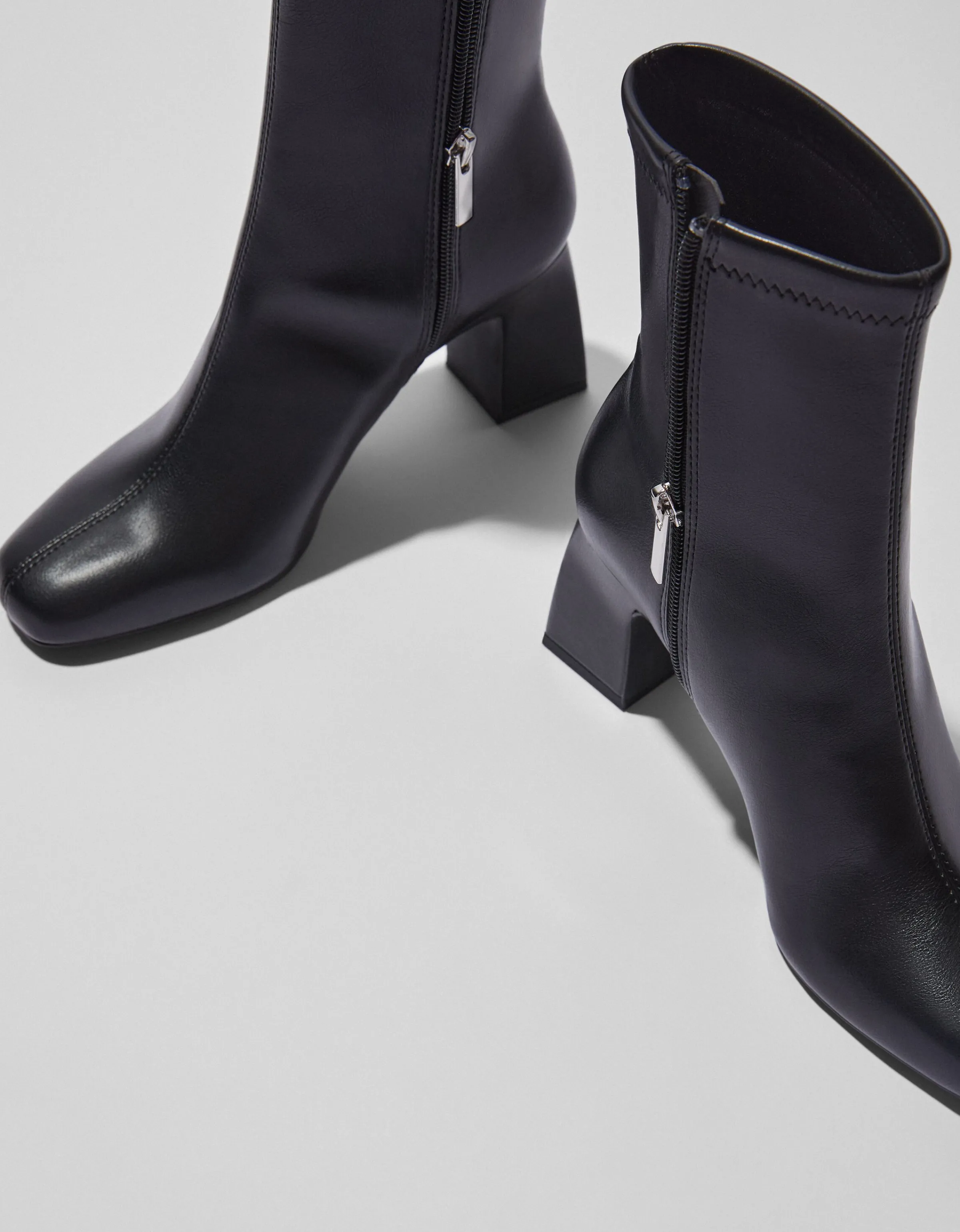 BERSHKA Botines de tacón ajustados Negro Best Sale