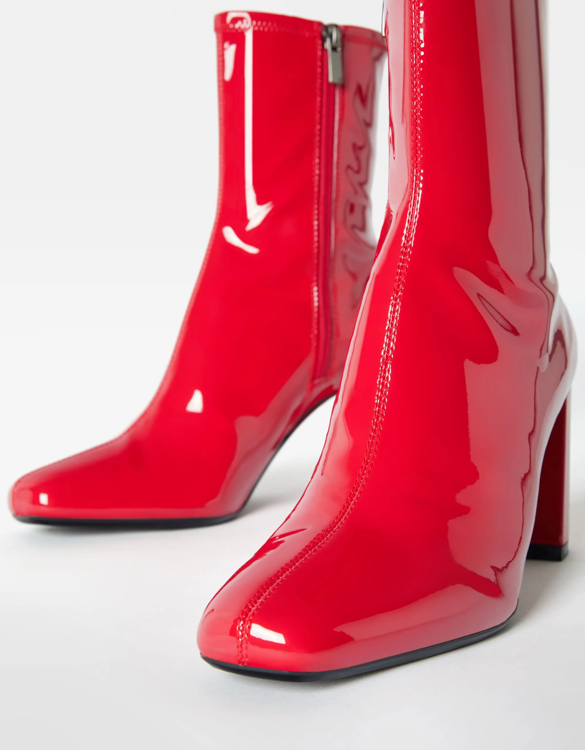BERSHKA Botines tacón ajustados tipo charol Rojo Cheap