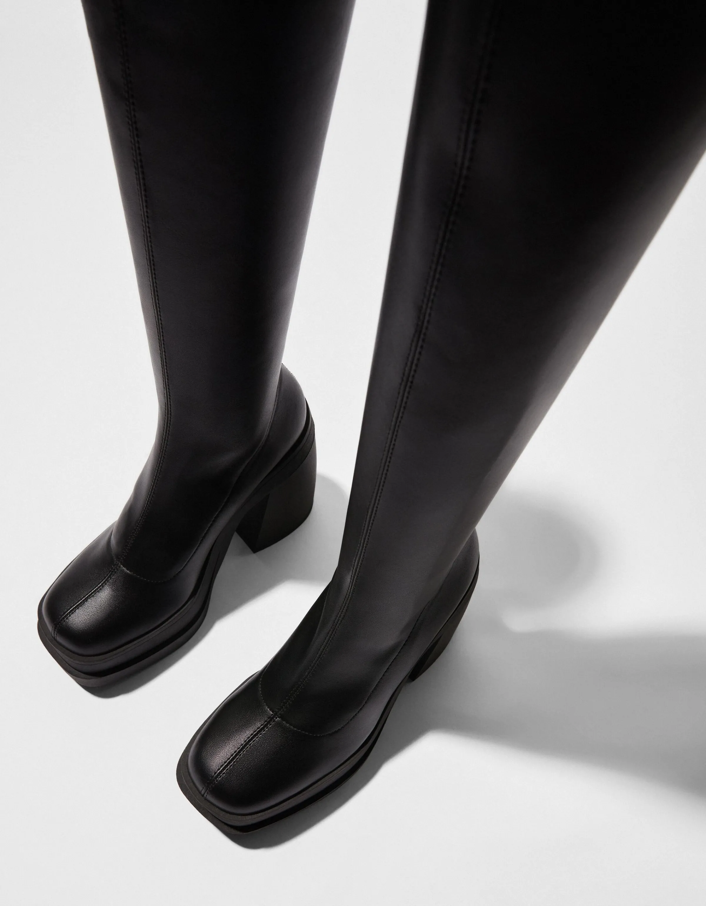 BERSHKA Botines tacón plataforma ajustados Negro Sale