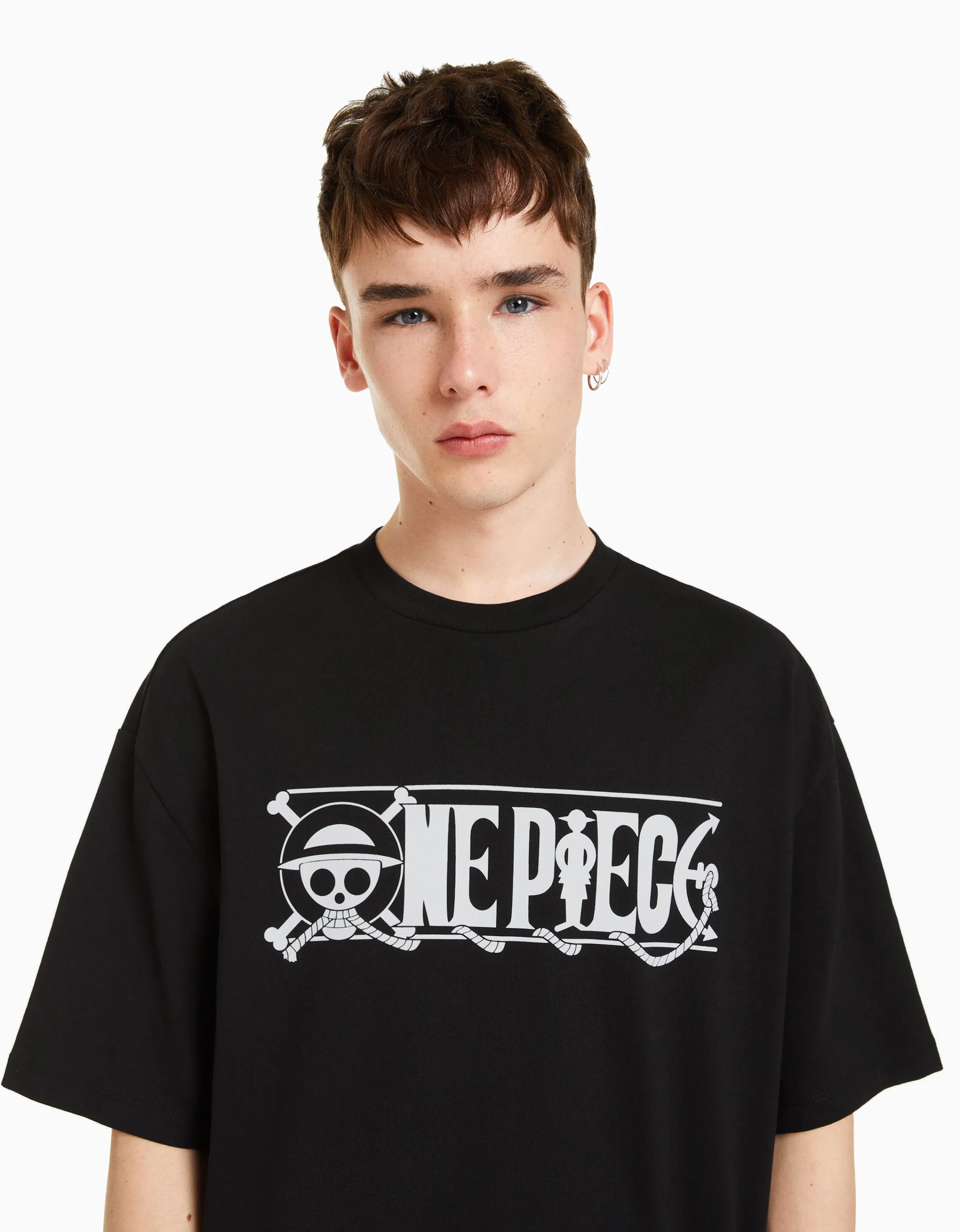 BERSHKA Camiseta manga corta boxy fit print One Piece Negro Discount