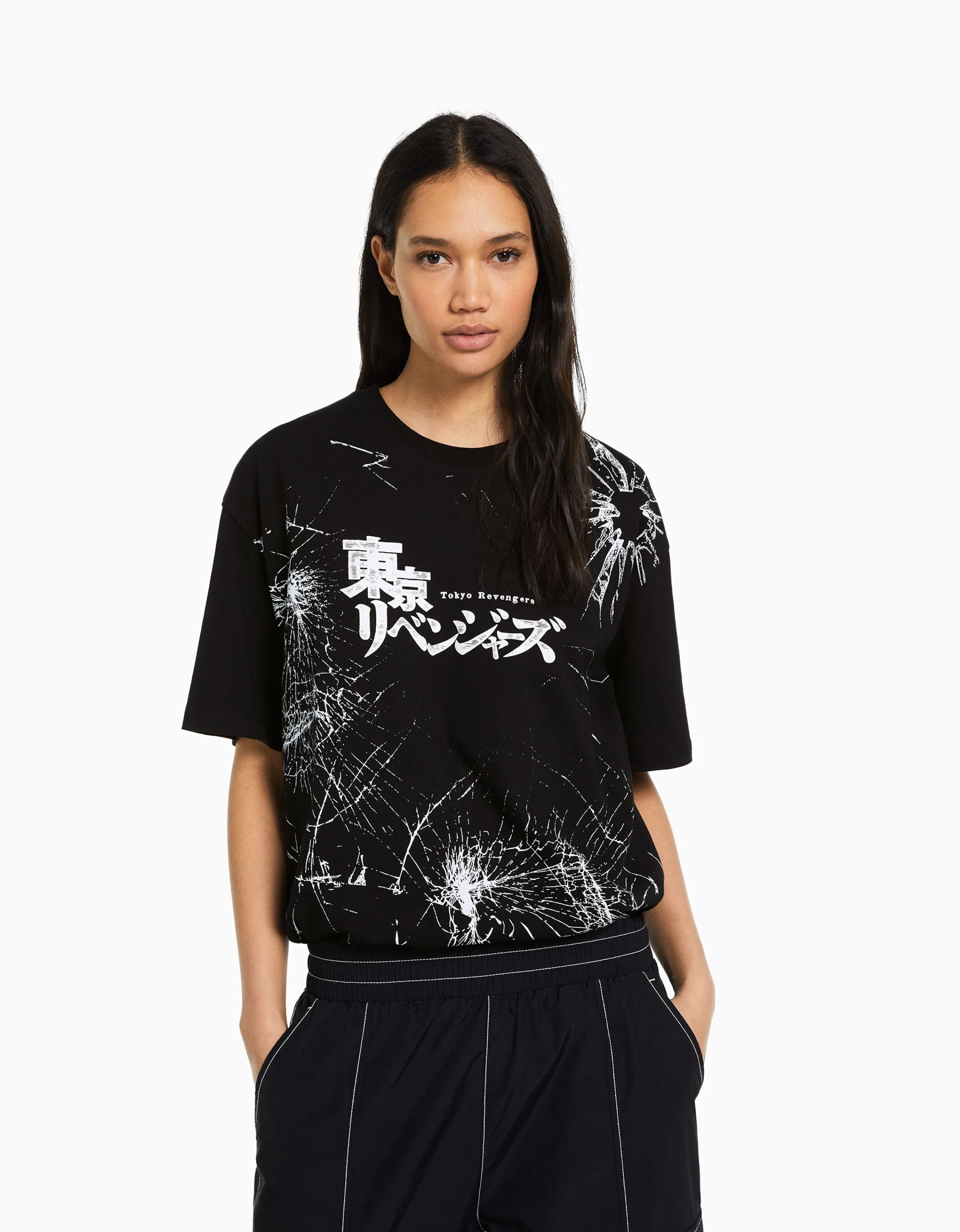 BERSHKA Camiseta manga corta boxy fit TOKYO REVENGERS Negro Online