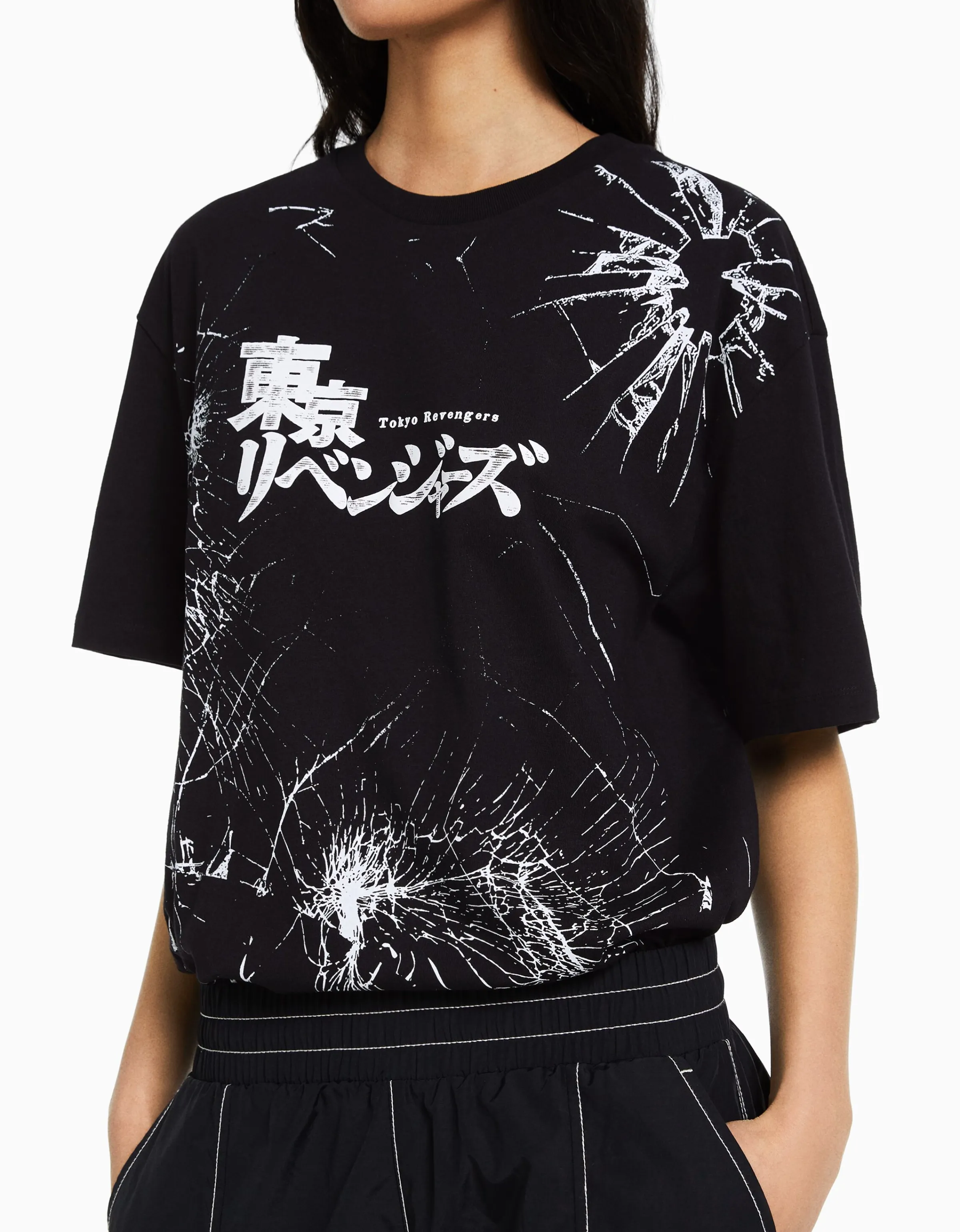 BERSHKA Camiseta manga corta boxy fit TOKYO REVENGERS Negro Online