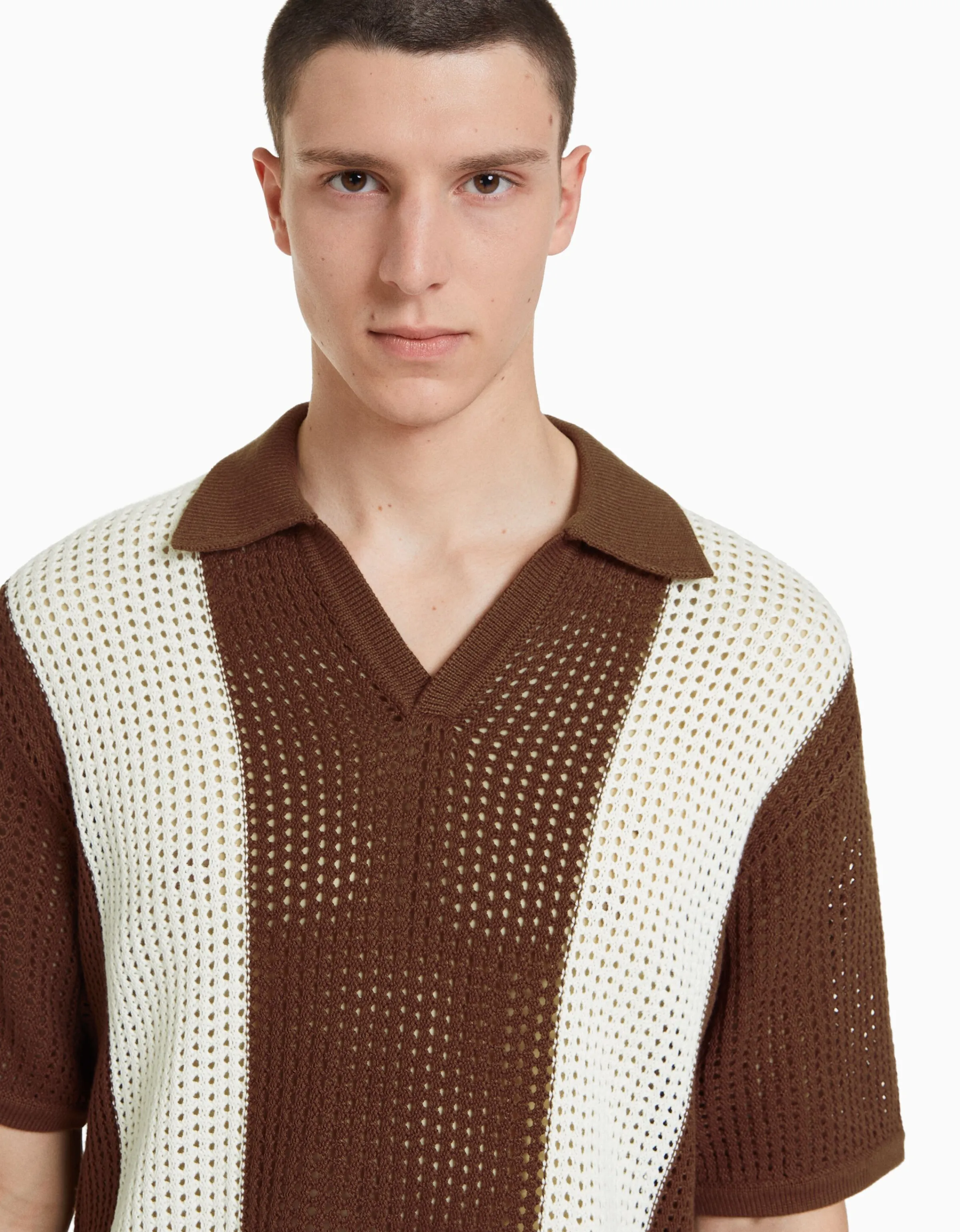 BERSHKA Camiseta manga corta cuello polo punto rayas Marrón Fashion