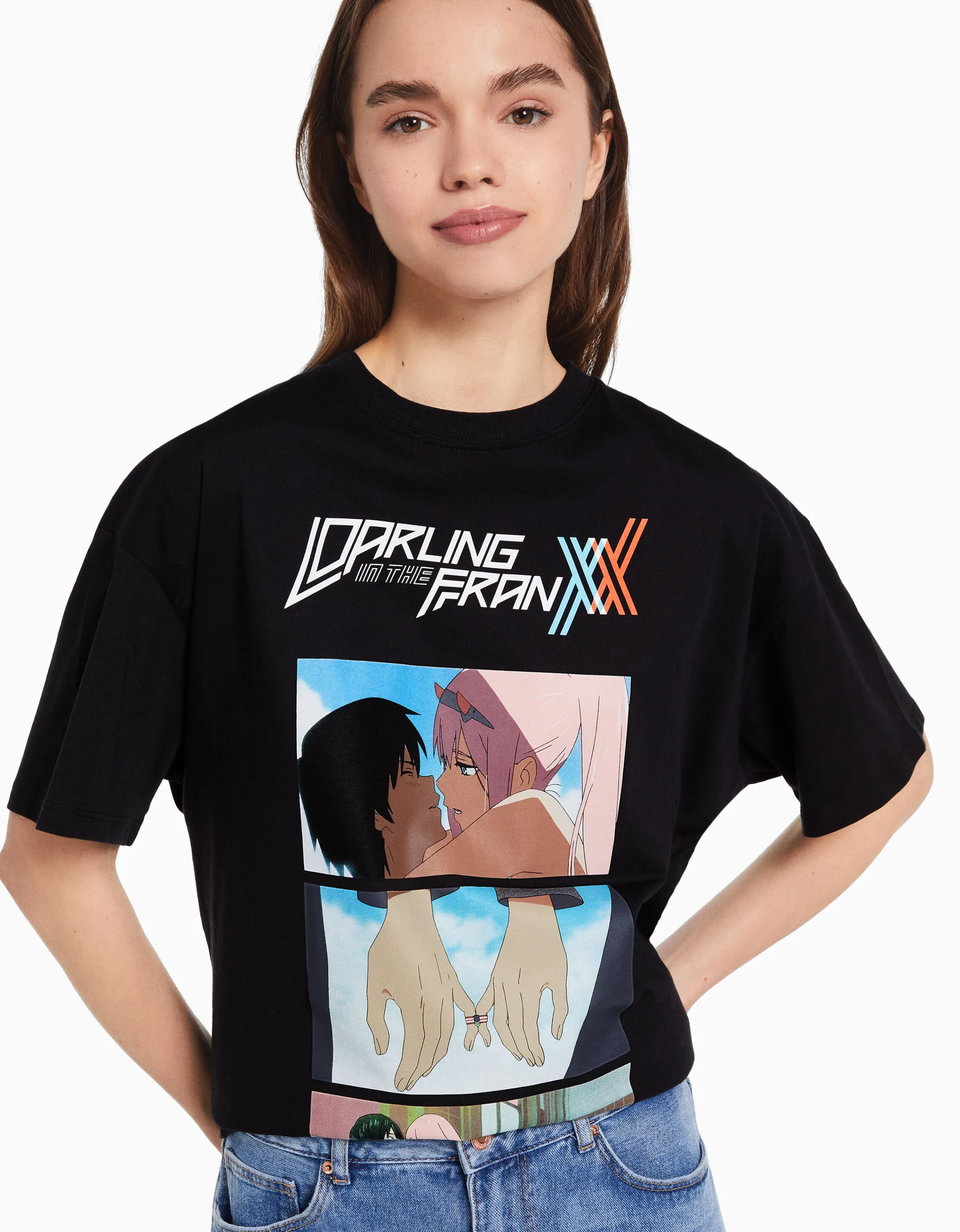 BERSHKA Camiseta manga corta print Darling in the Franxx Negro Clearance