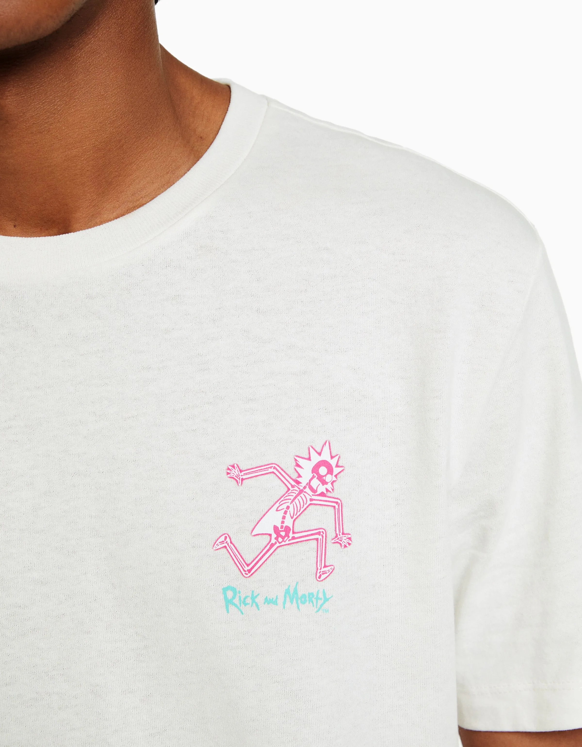 BERSHKA Camiseta manga corta regular fit print RickMorty Blanco Best
