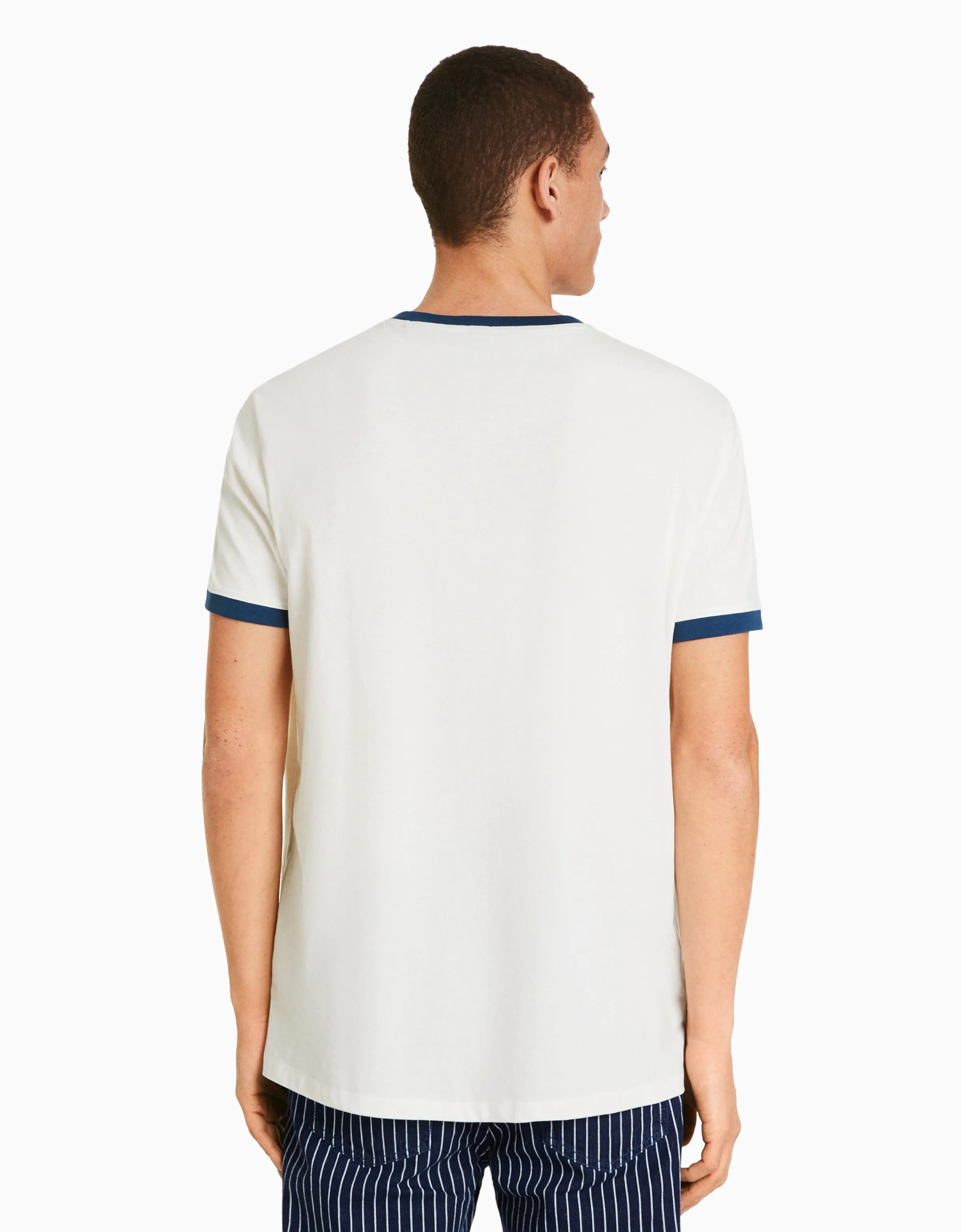 BERSHKA Camiseta manga corta regular fit rib contraste Blanco roto New