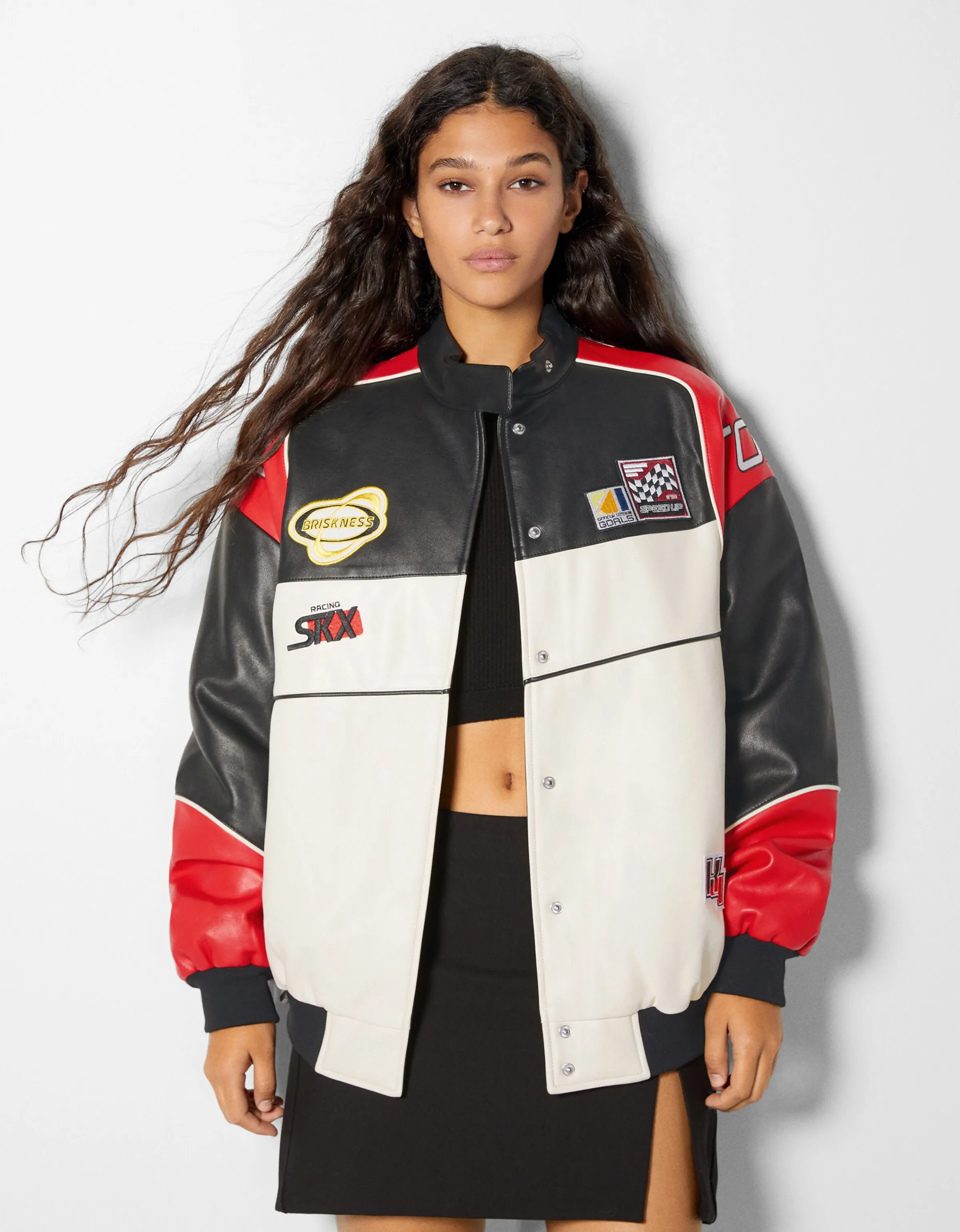 BERSHKA Cazadora bomber efecto piel racing Rojo Online