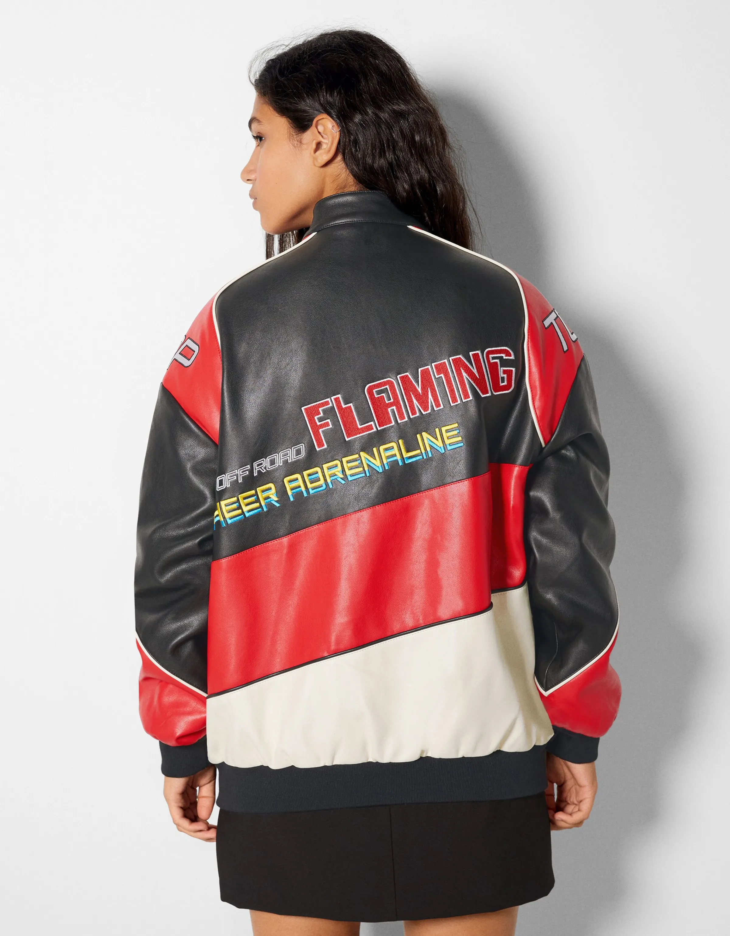 BERSHKA Cazadora bomber efecto piel racing Rojo Online