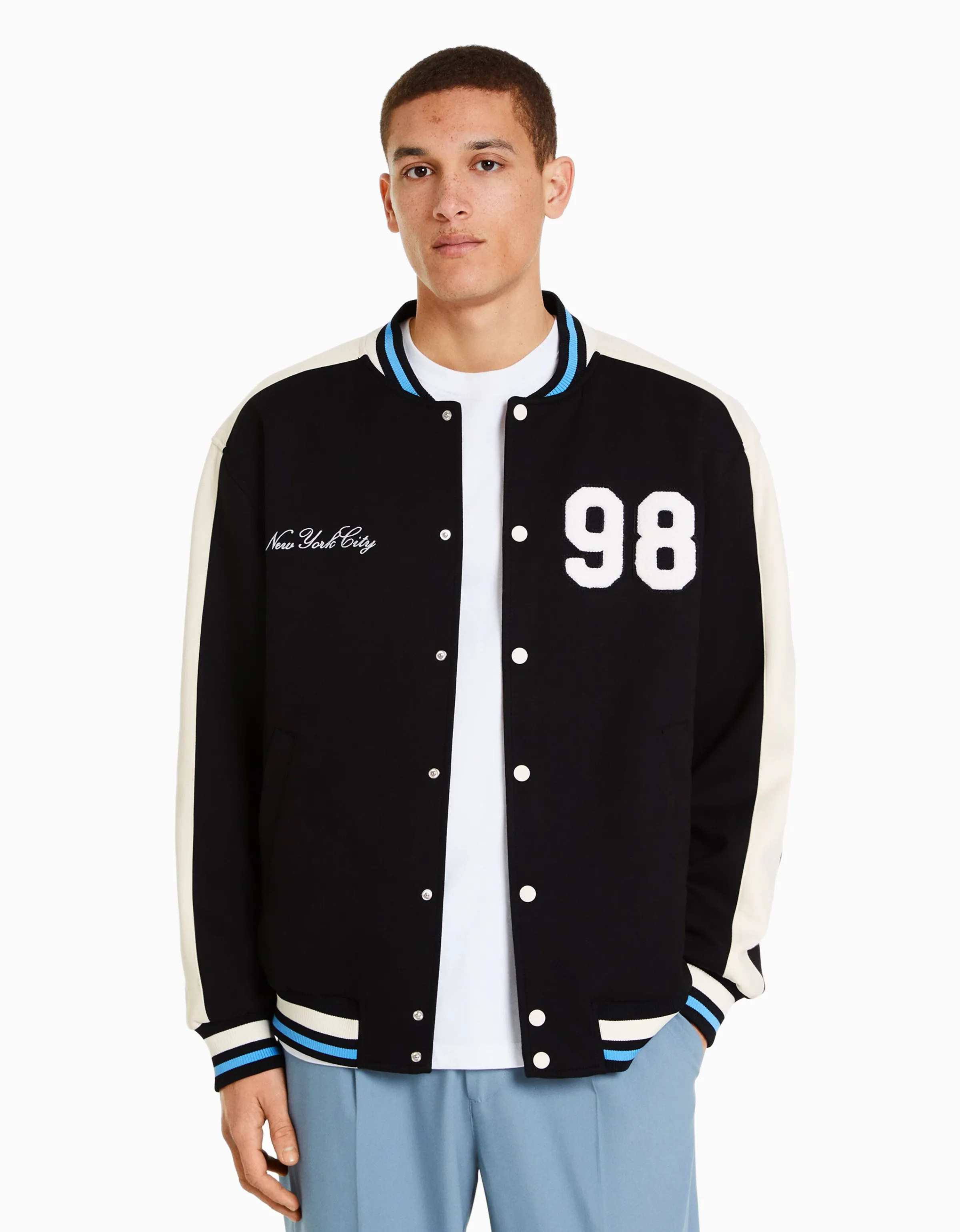 BERSHKA Cazadora efecto ante parche Negro Store