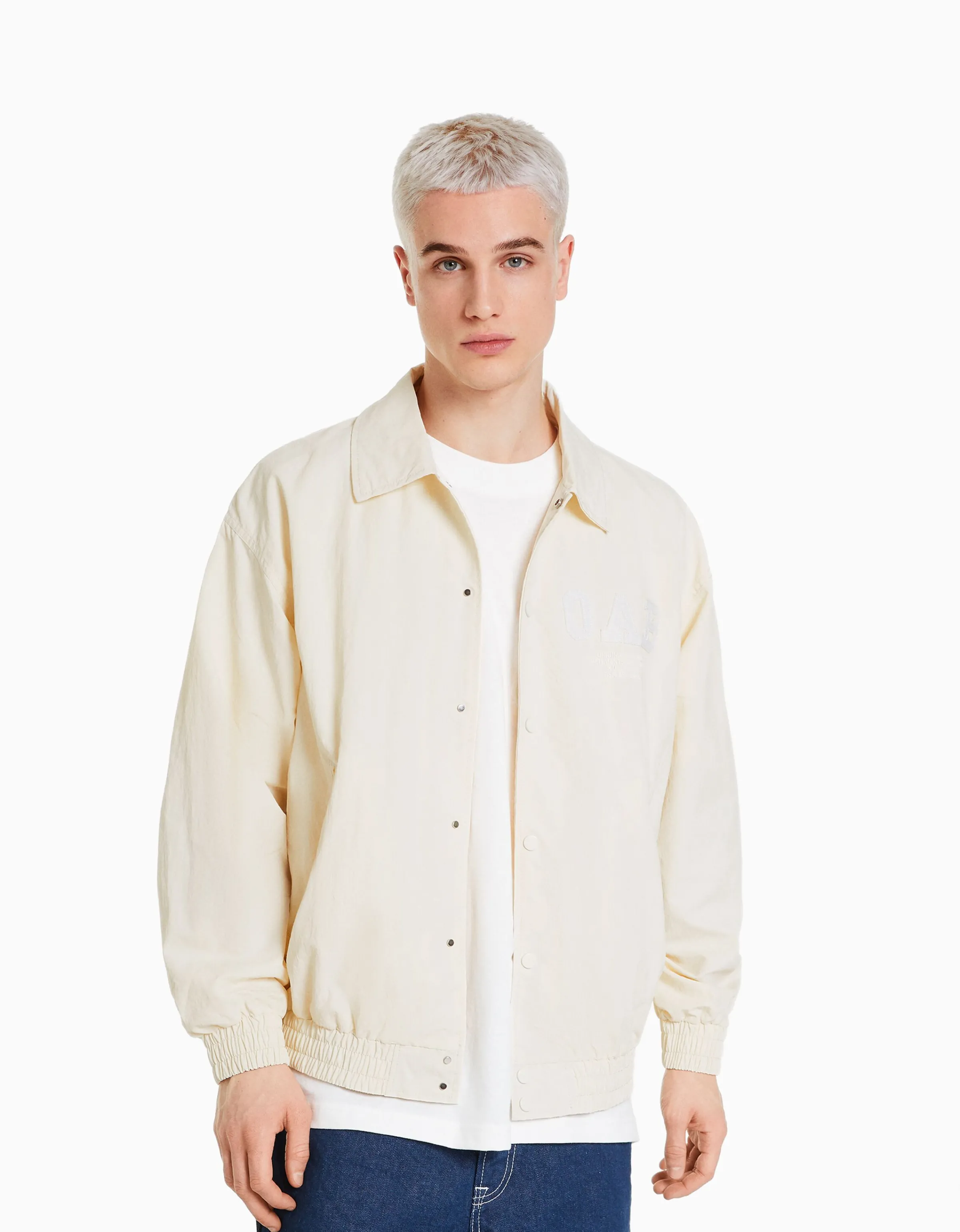 BERSHKA Cazadora ligera efecto nylon Marino Store