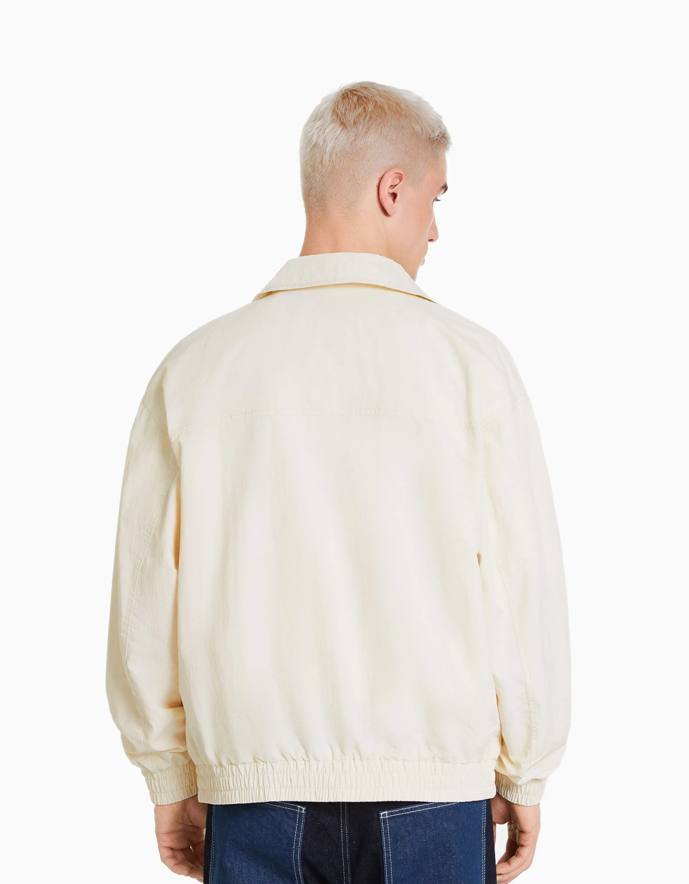 BERSHKA Cazadora ligera efecto nylon Marino Store