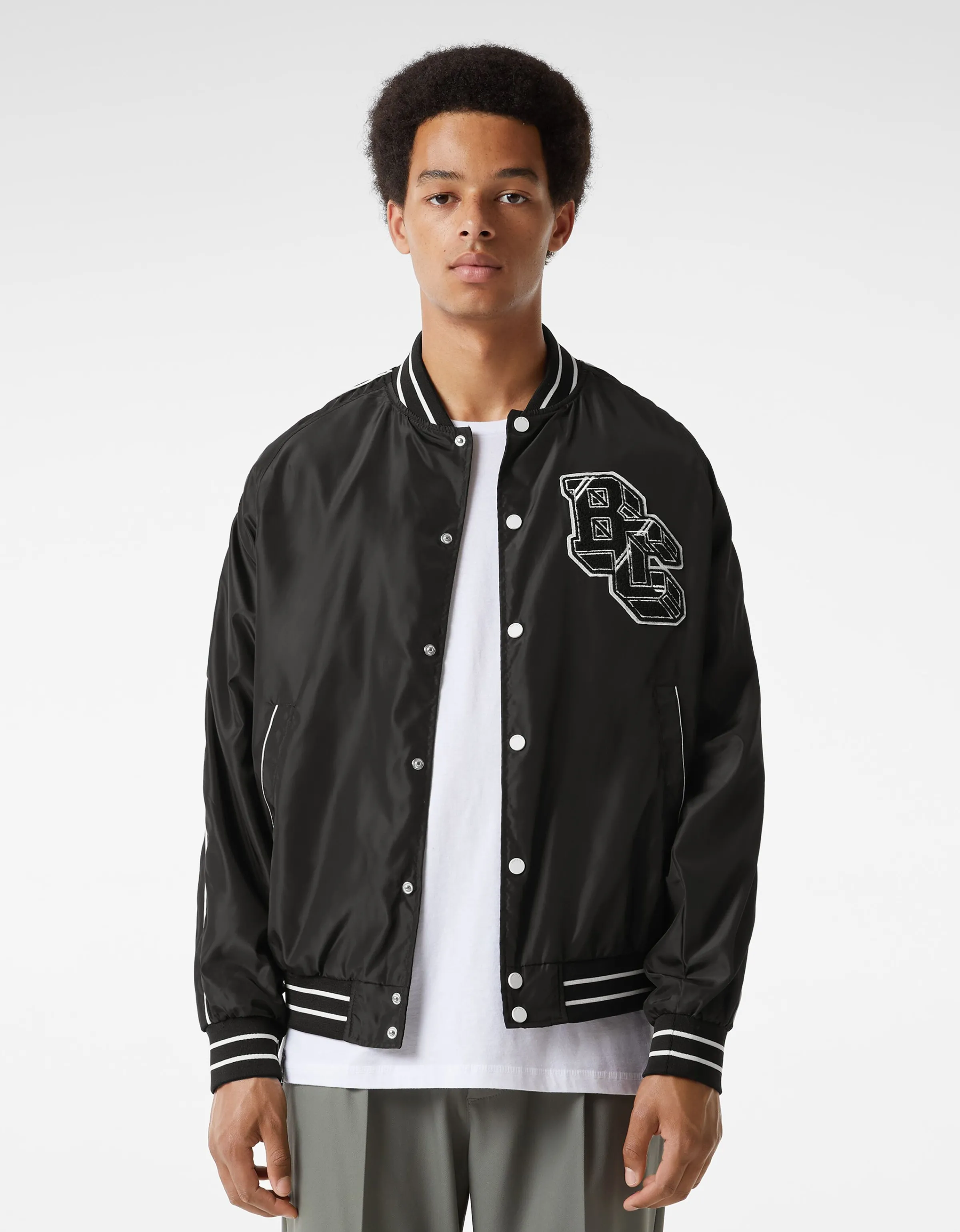 BERSHKA Cazadora ligera efecto nylon varsity Rojo Best