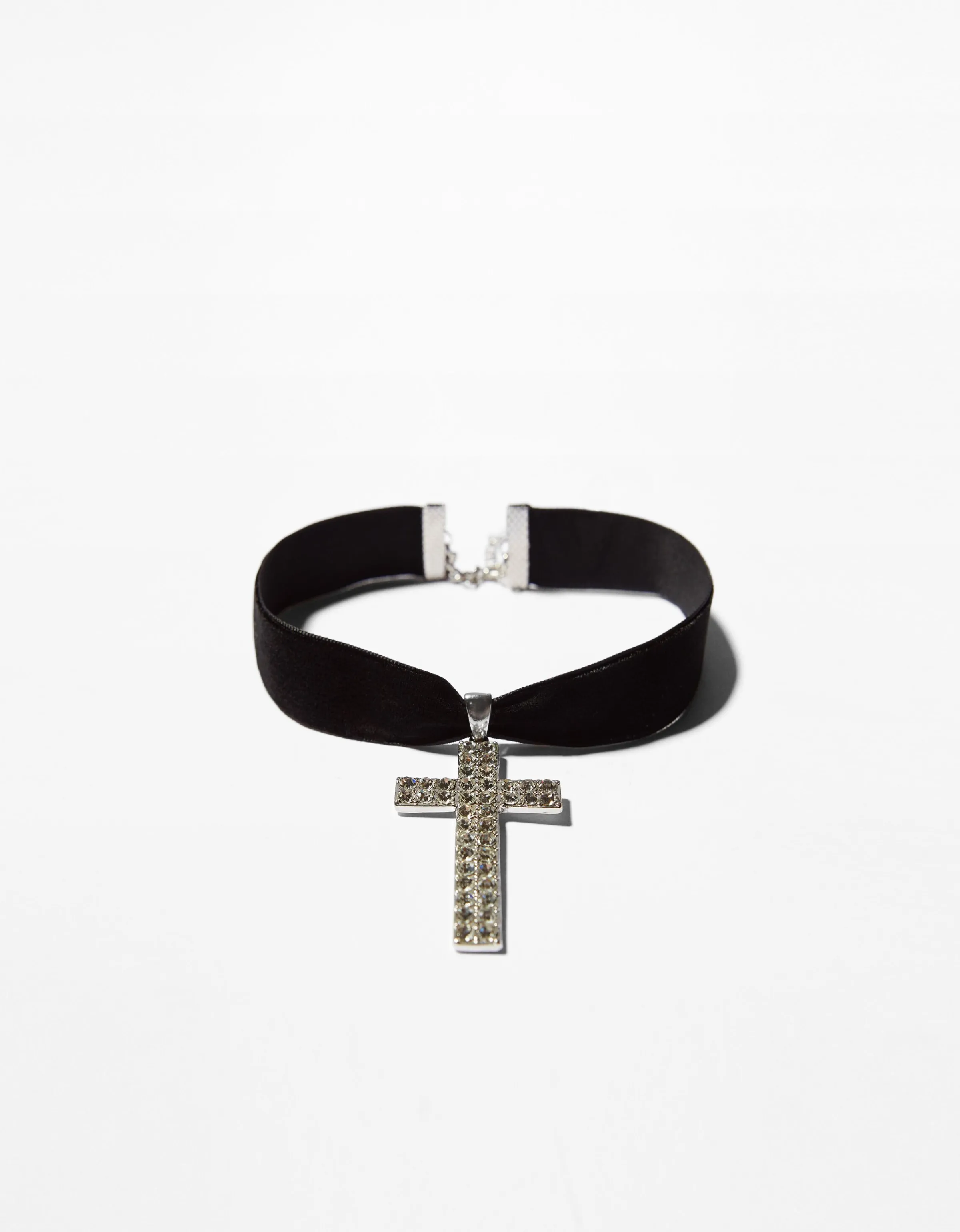 BERSHKA Collar choker cruz pedrería Plata Store