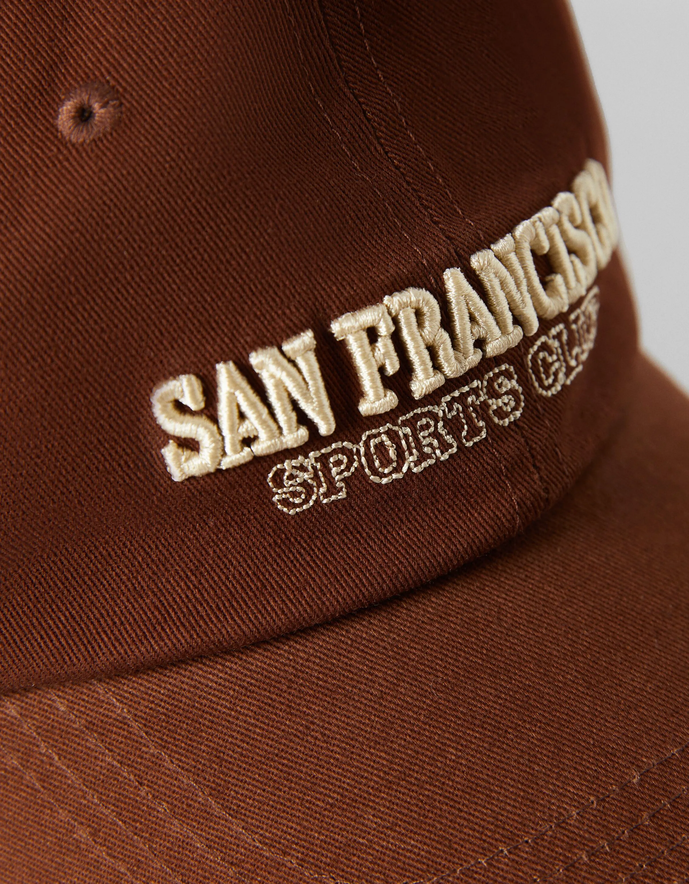 BERSHKA Gorra sport color Marrón Hot