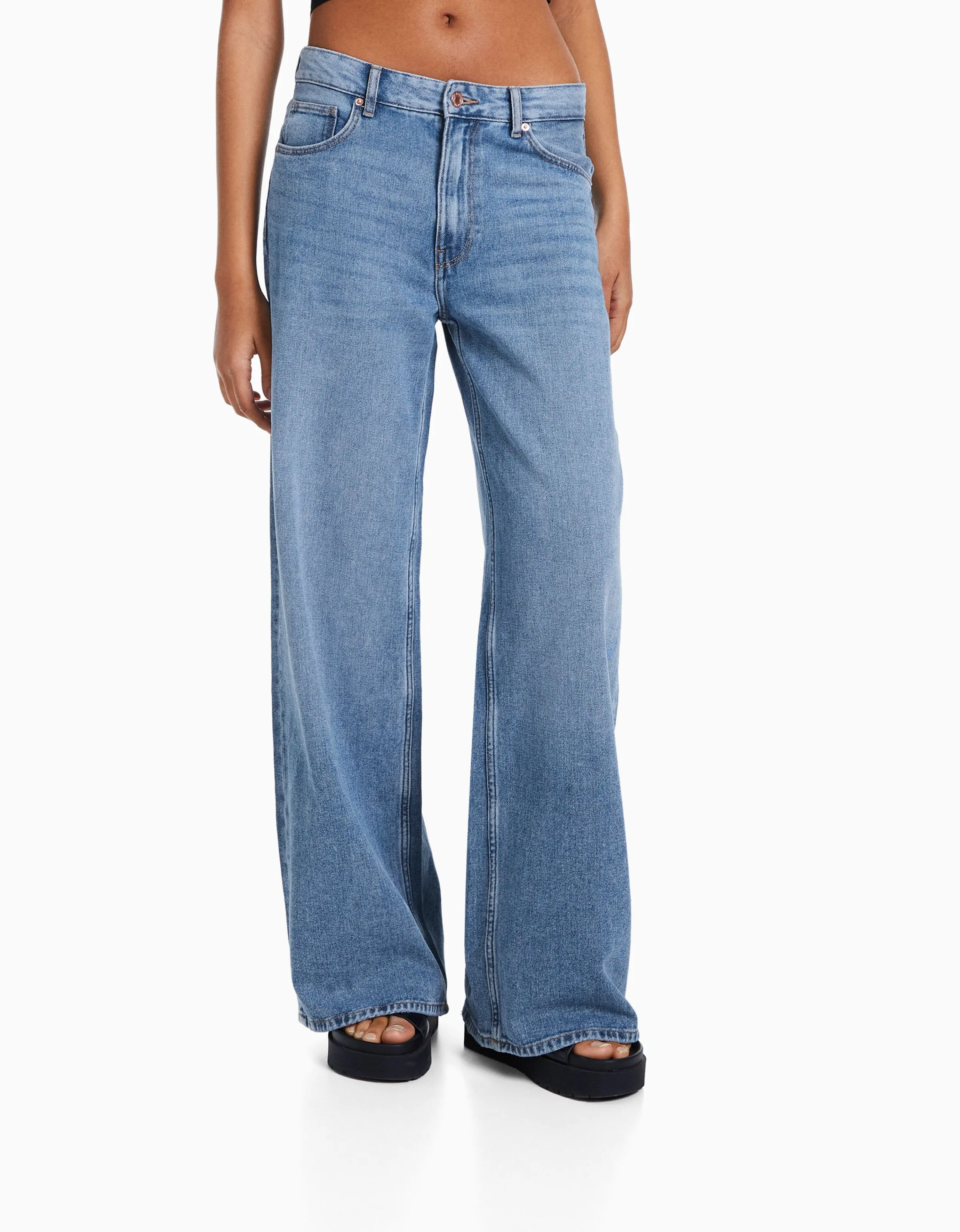BERSHKA Jeans wide leg Azul claro Outlet