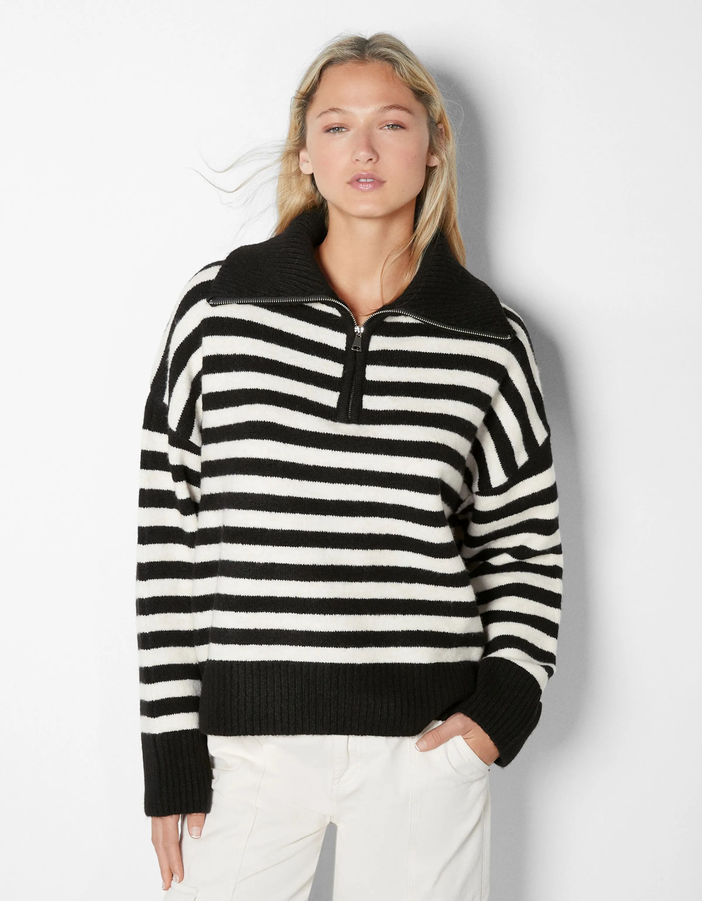BERSHKA Jersey cuello alto cremallera Gris Online