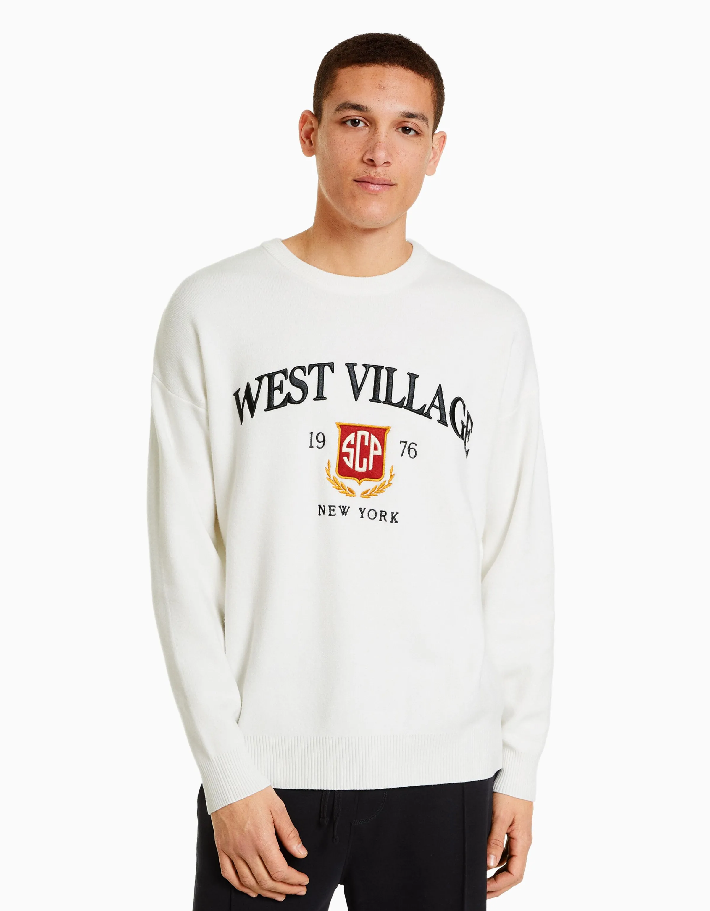 BERSHKA Jersey varsity bordado Blanco Online