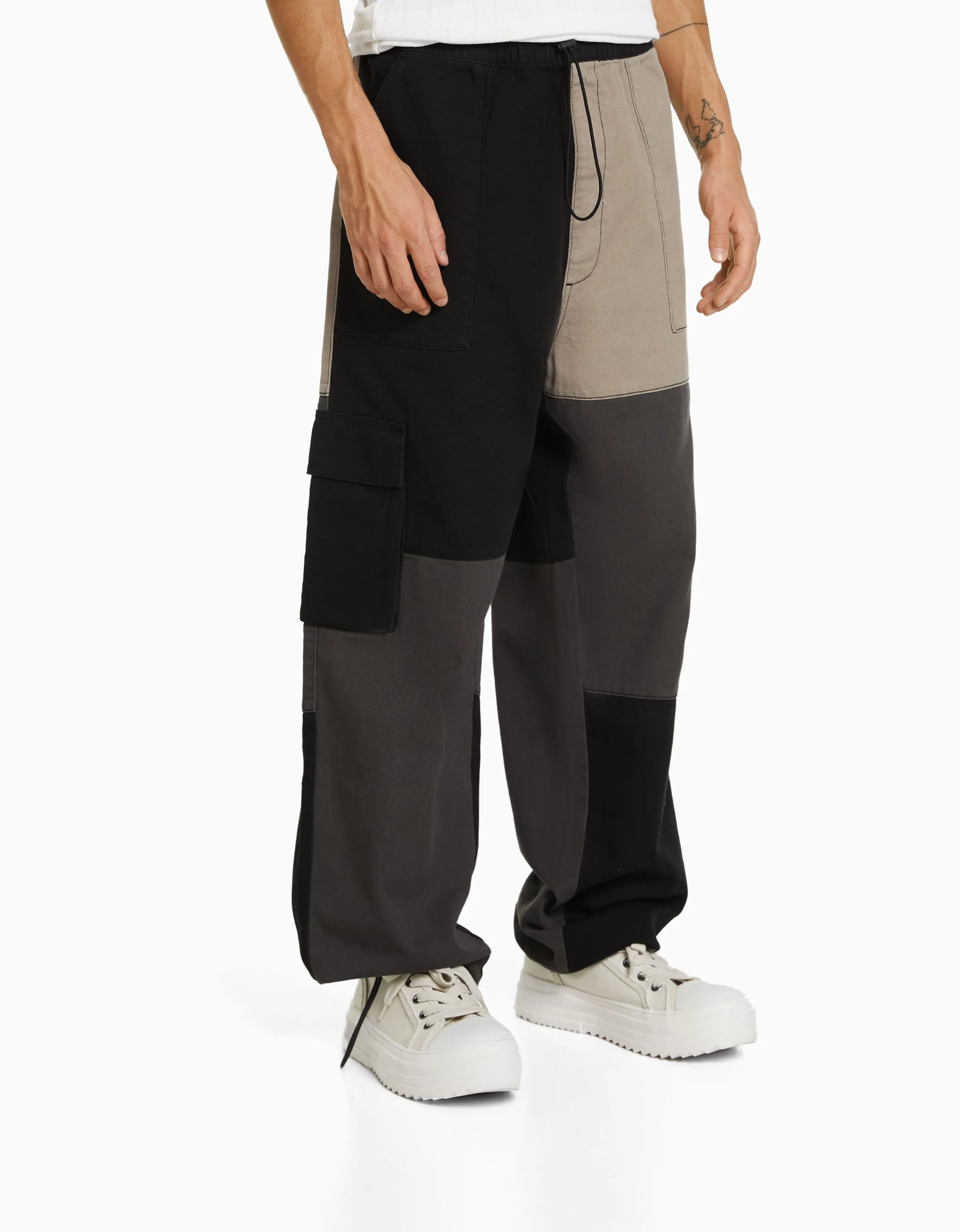 BERSHKA Pantalón cargo jogger color block Negro Fashion