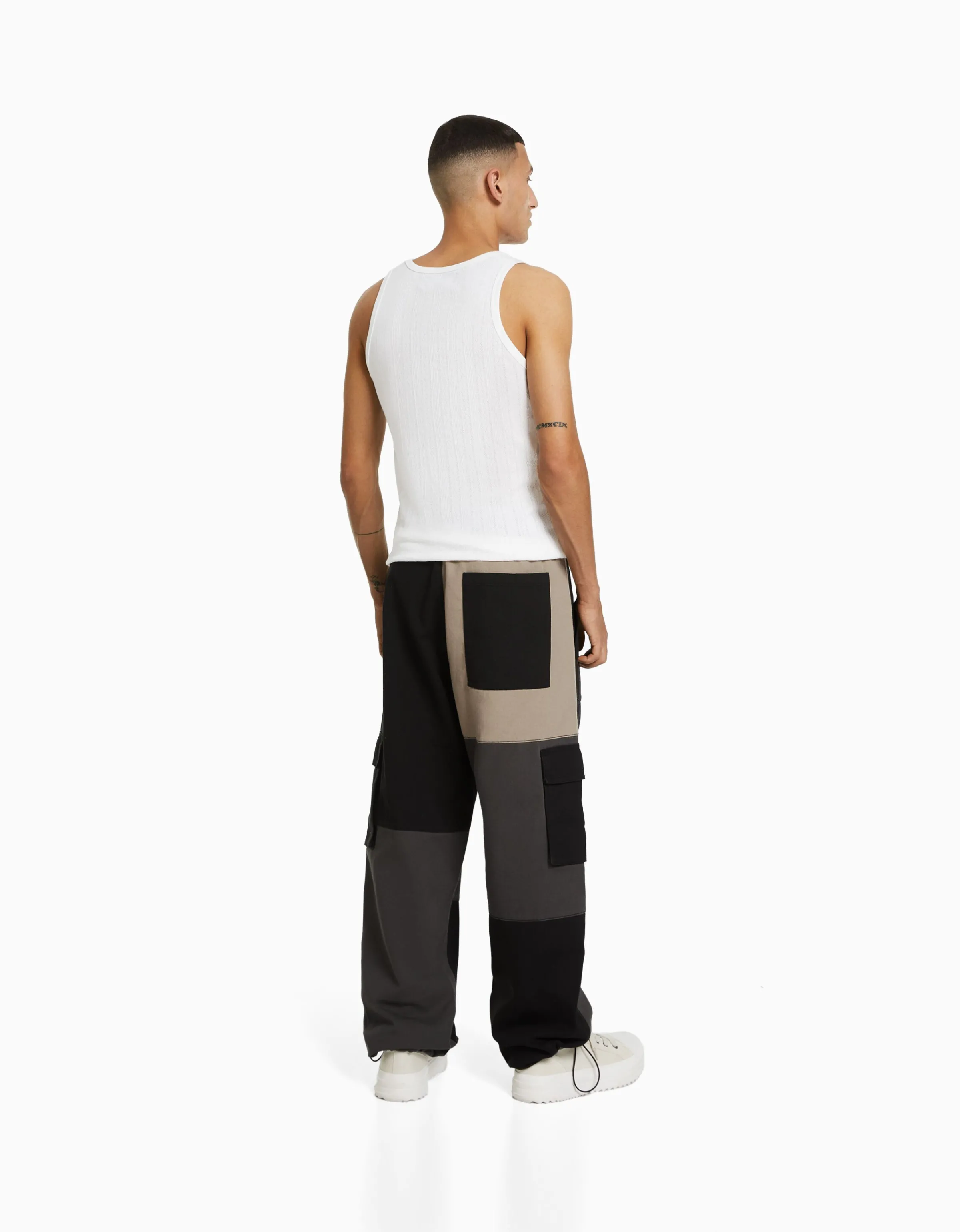 BERSHKA Pantalón cargo jogger color block Negro Fashion