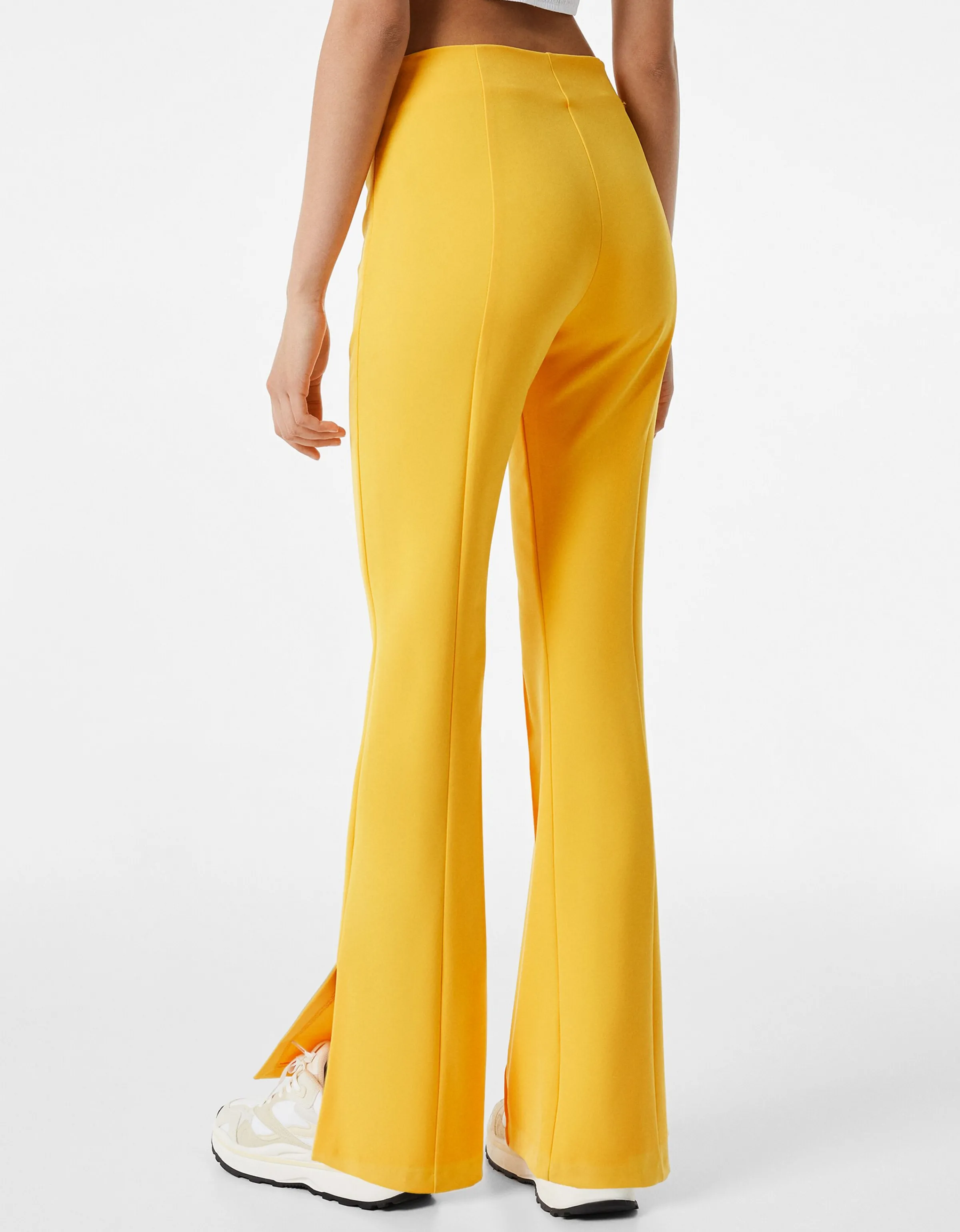 BERSHKA Pantalón flare Mostaza Flash Sale