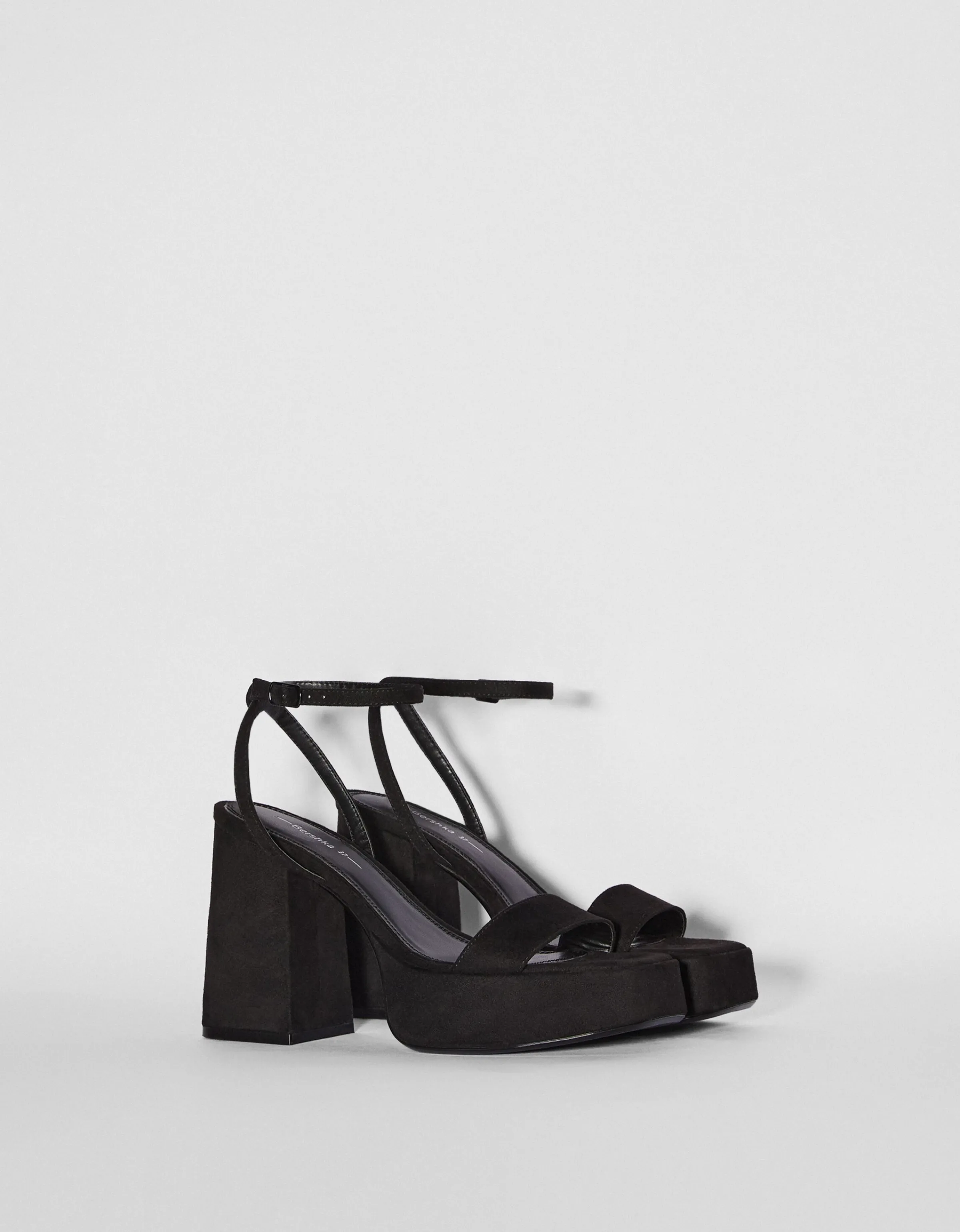 BERSHKA Sandalia tacón plataforma Negro Clearance