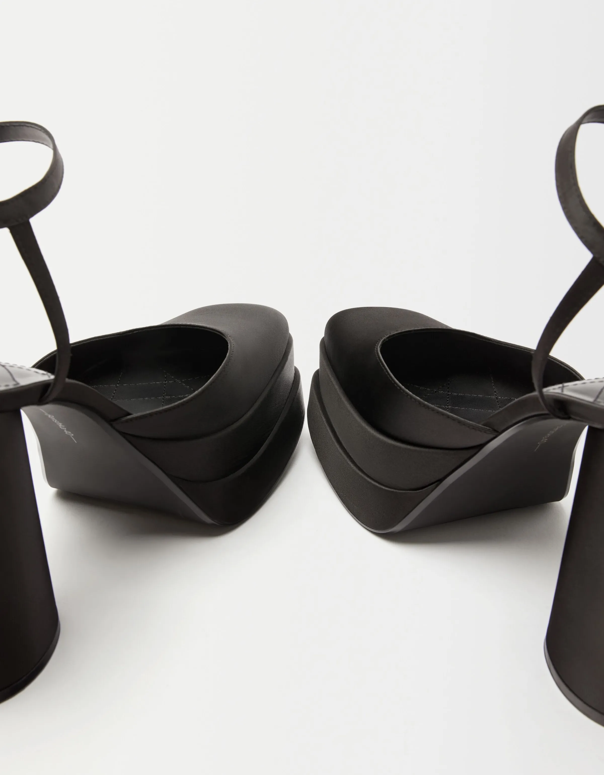 BERSHKA Sandalia tacón plataforma XL Negro Best
