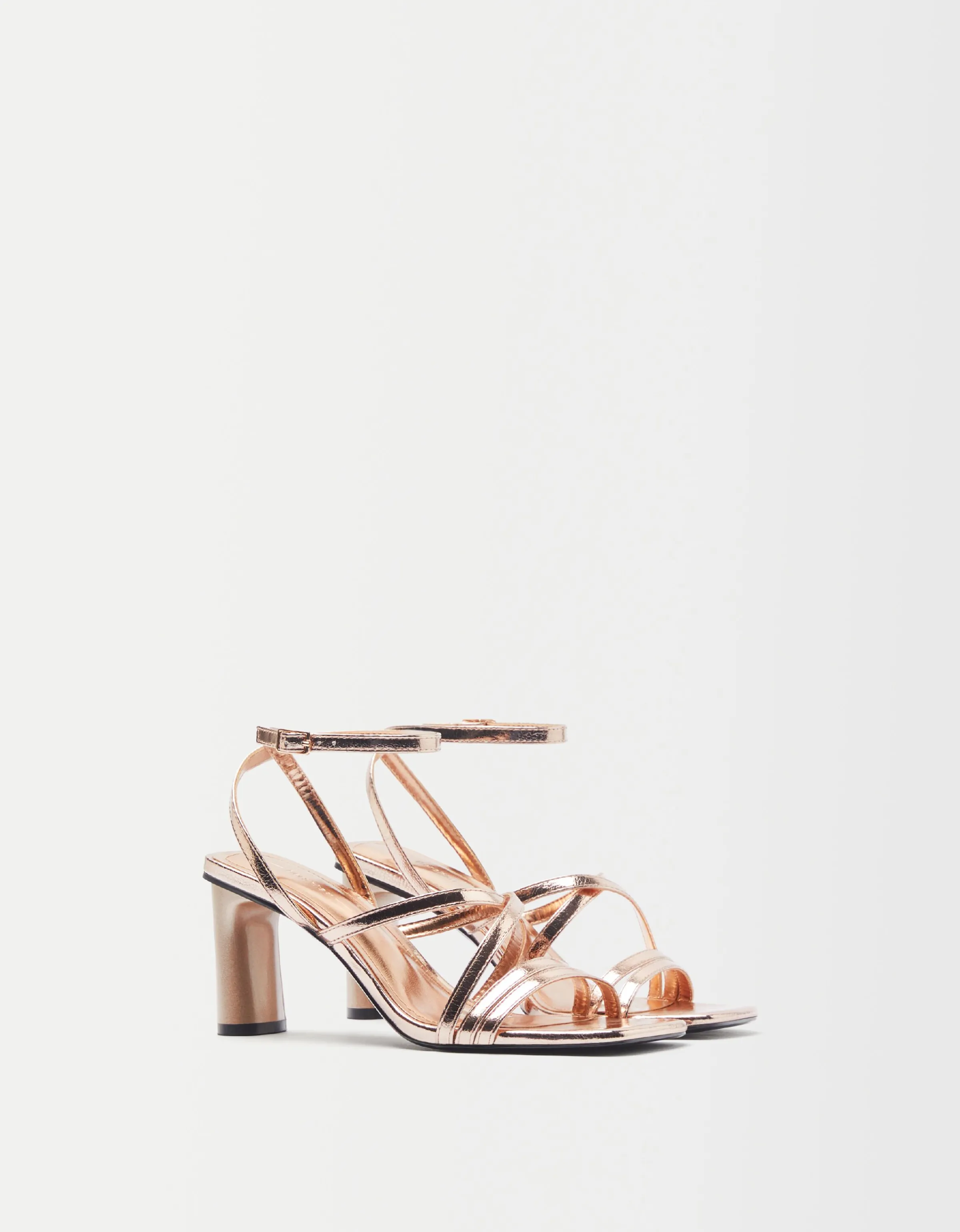 BERSHKA Sandalia tacón tiras pulsera Oro Outlet