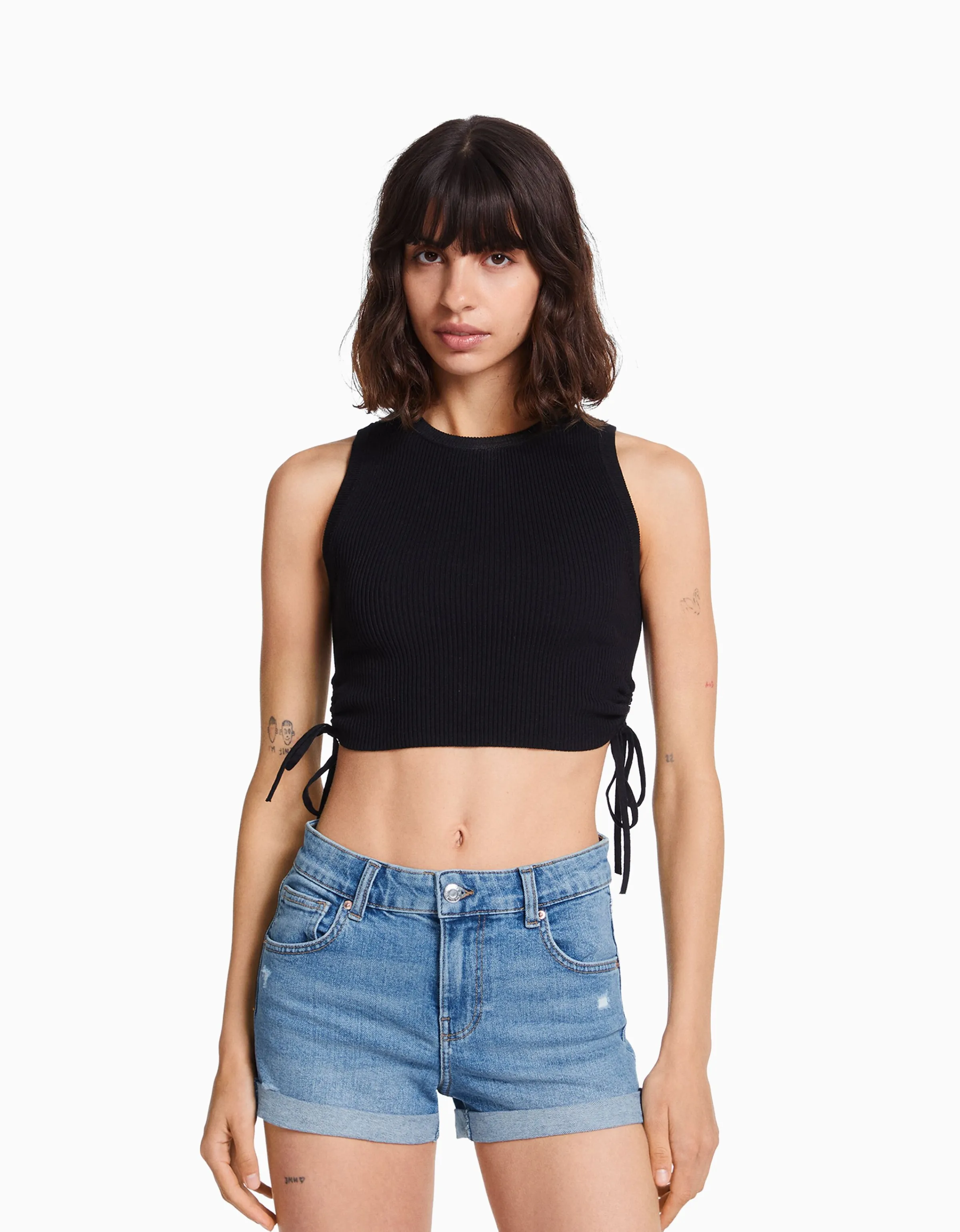 BERSHKA Short denim roll up Blanco Cheap