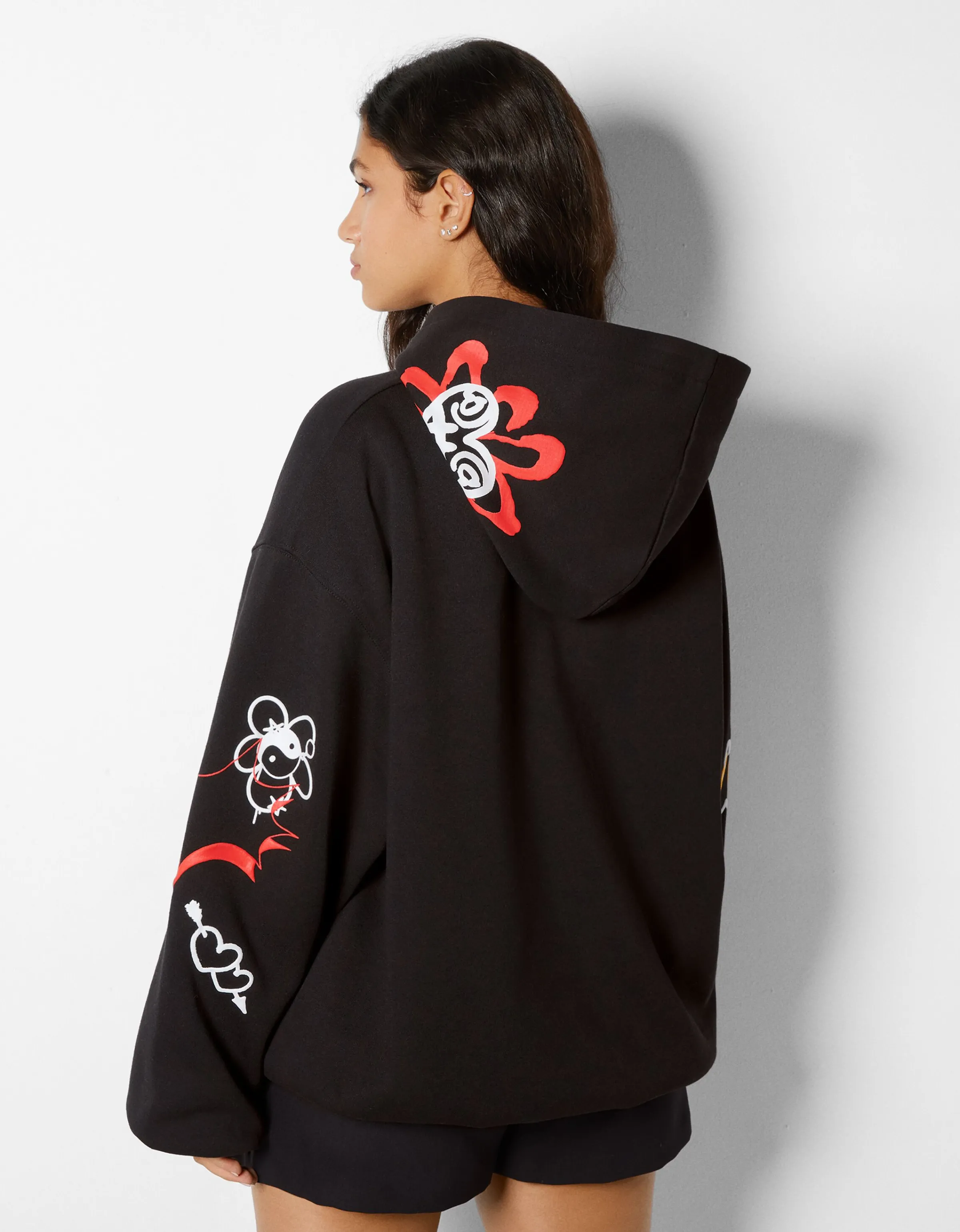 BERSHKA Sudadera capucha print grafiti Negro Outlet