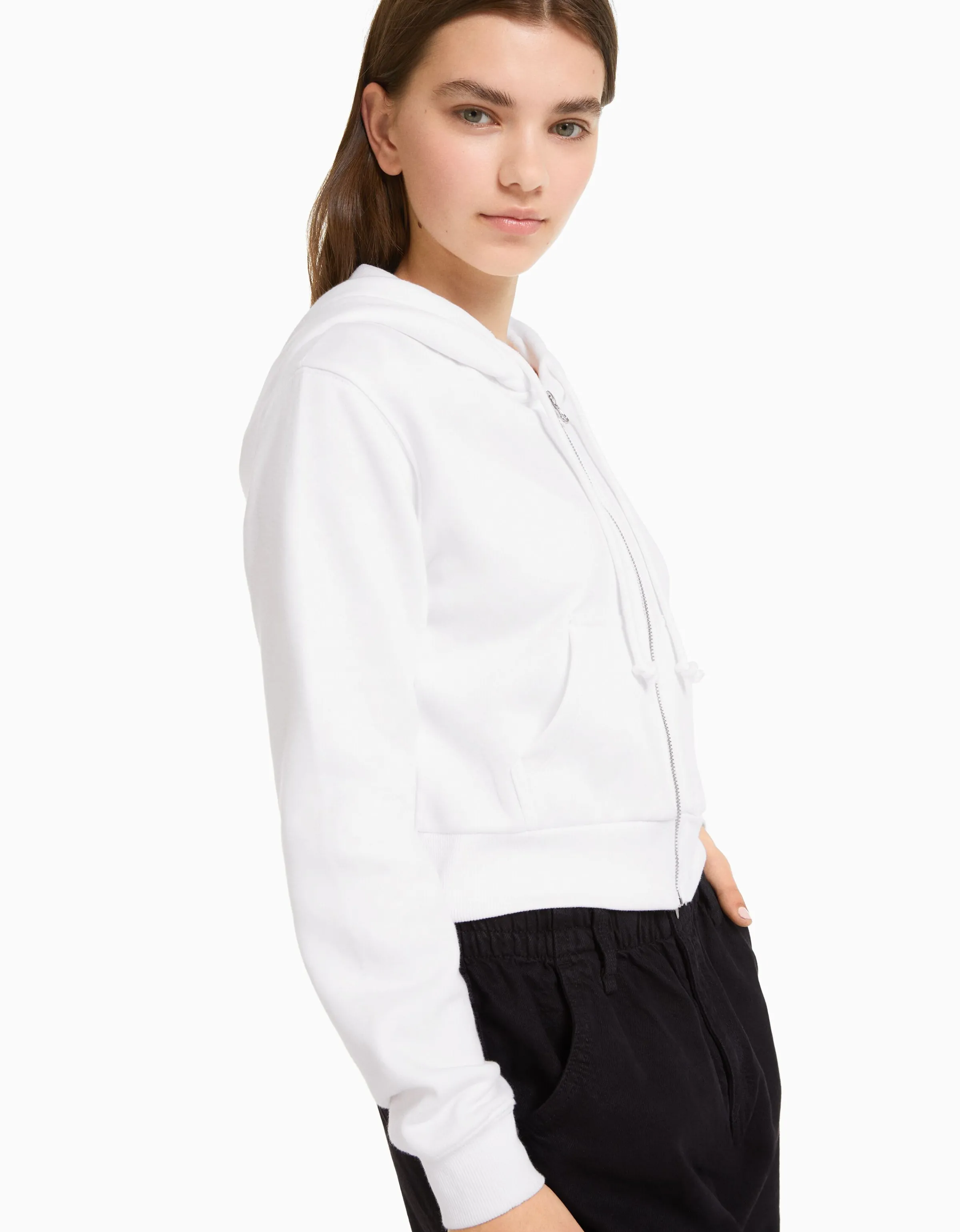 BERSHKA Sudadera cremallera capucha cropped Blanco Discount