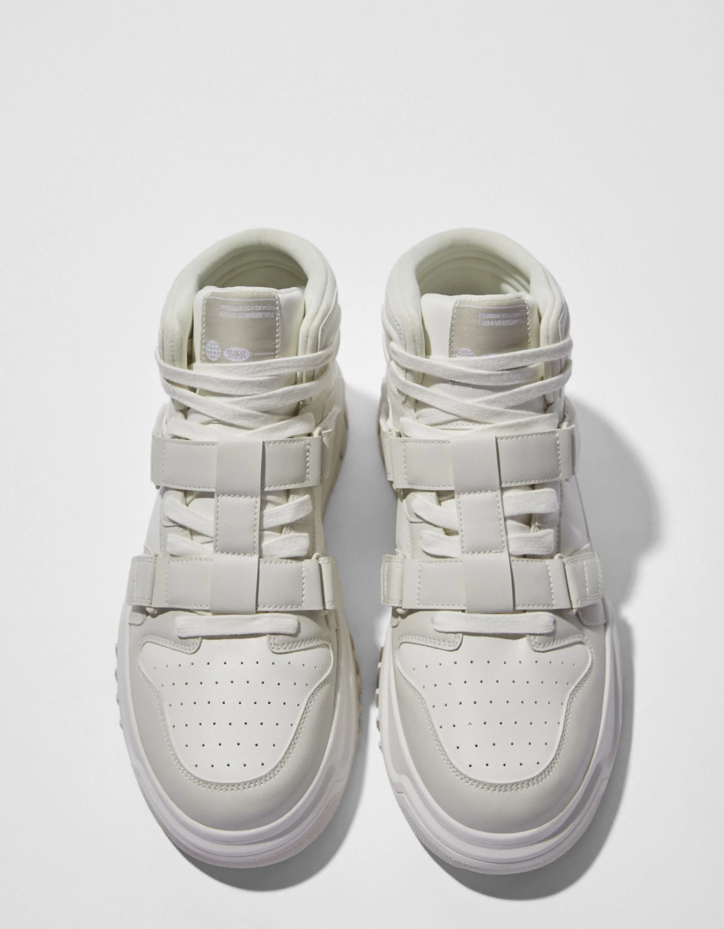 BERSHKA Zapatillas abotinadas detalle de tiras de quita y pon hombre Blanco Clearance